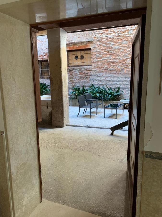 Luxury Apartment In San Marco With Canal View Venedig Exteriör bild