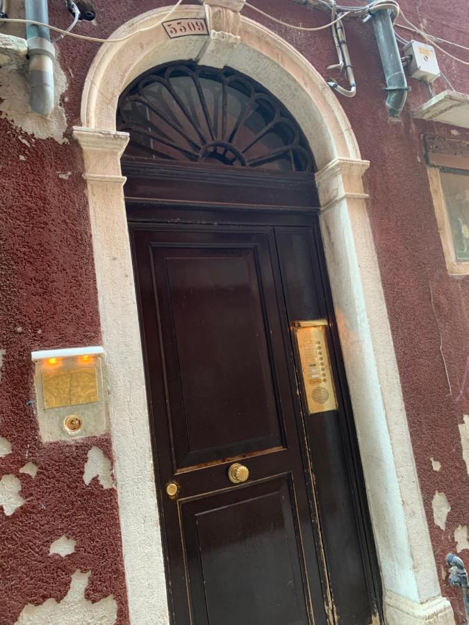 Luxury Apartment In San Marco With Canal View Venedig Exteriör bild