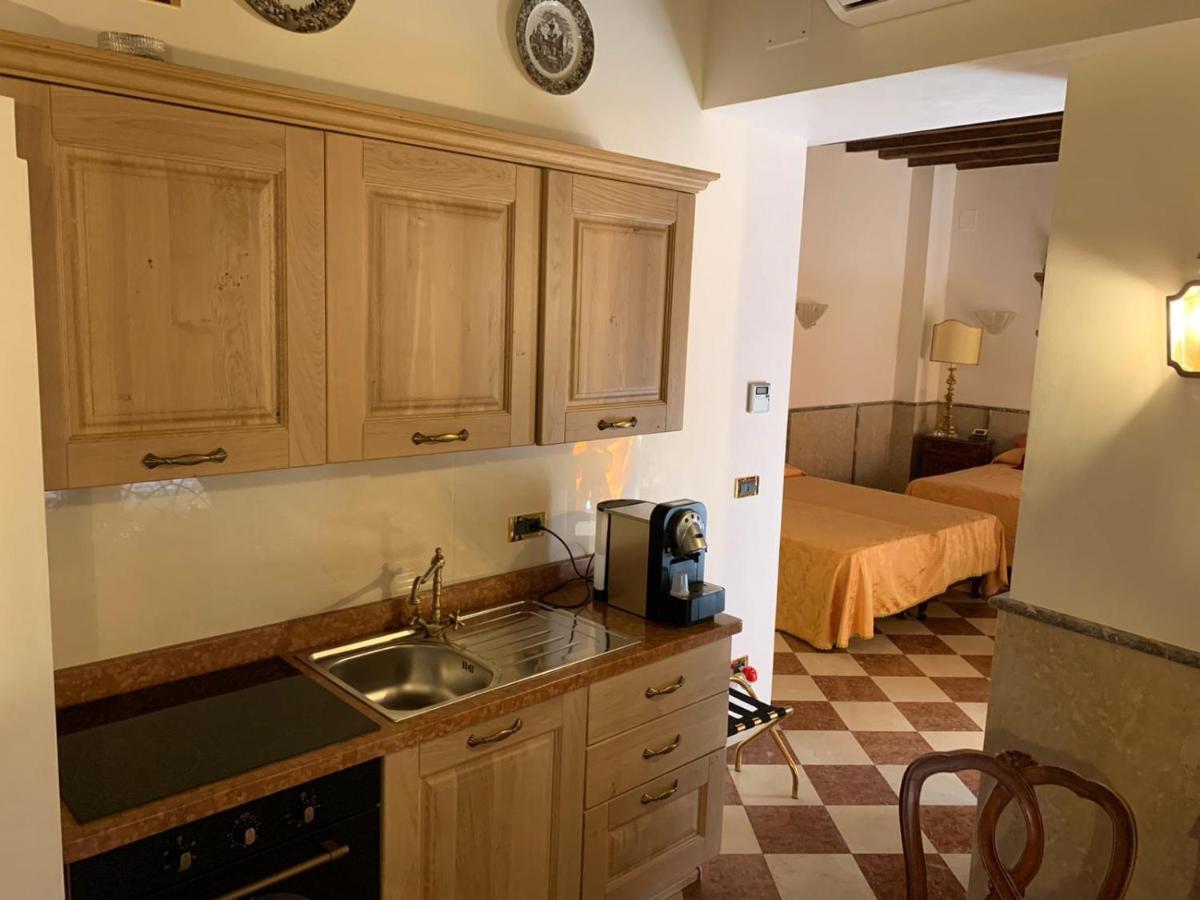 Luxury Apartment In San Marco With Canal View Venedig Exteriör bild