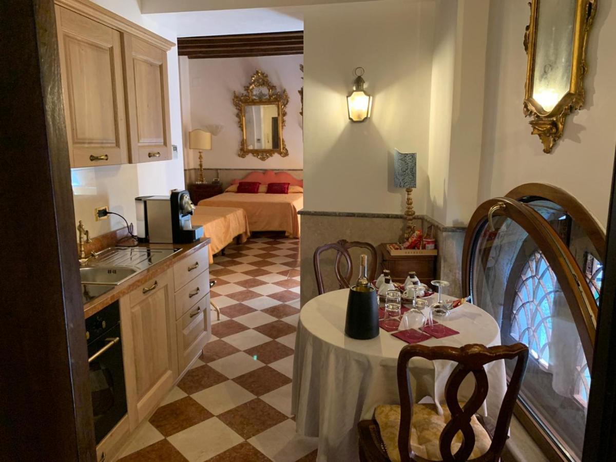 Luxury Apartment In San Marco With Canal View Venedig Exteriör bild